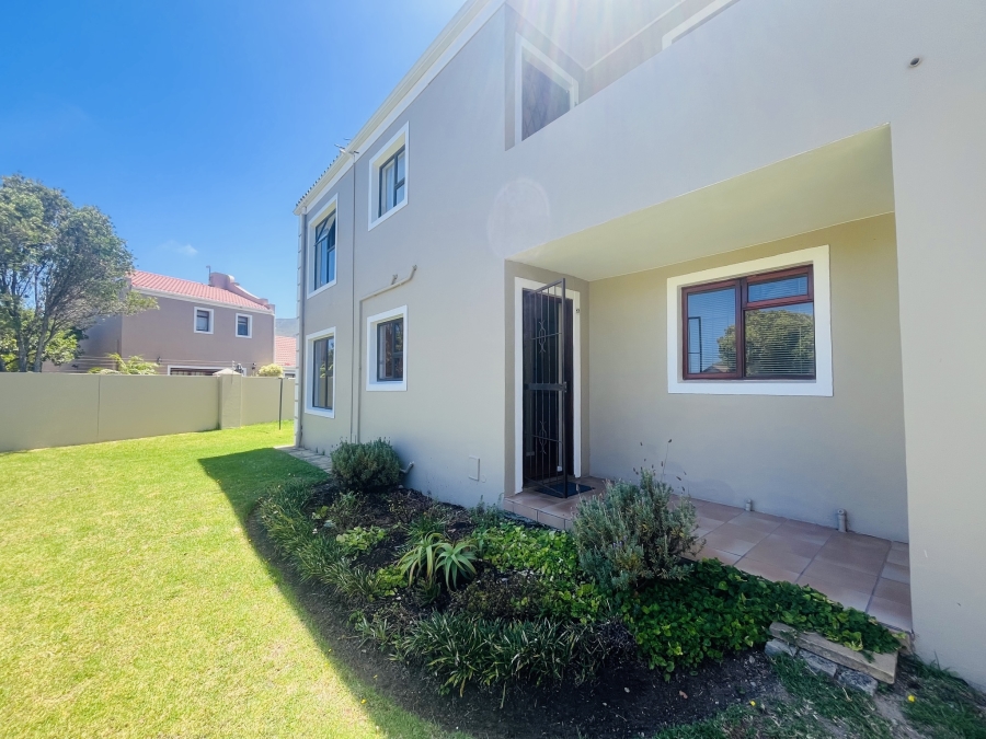 2 Bedroom Property for Sale in Sandbaai Western Cape